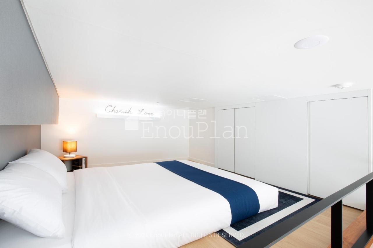 Busan Studio 202 Hotel Bagian luar foto